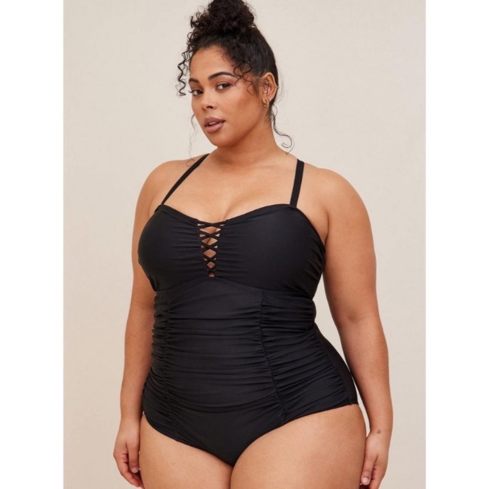 NEW Torrid Size 4 4X Slim Fix Wireless Lattice Front Black One Piece Swimsuit